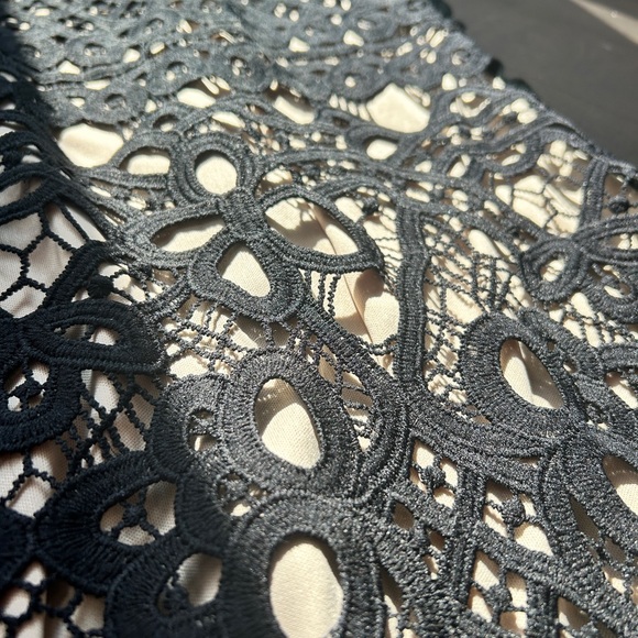 Date Night Bodycon Lace Dress - Picture 4 of 10